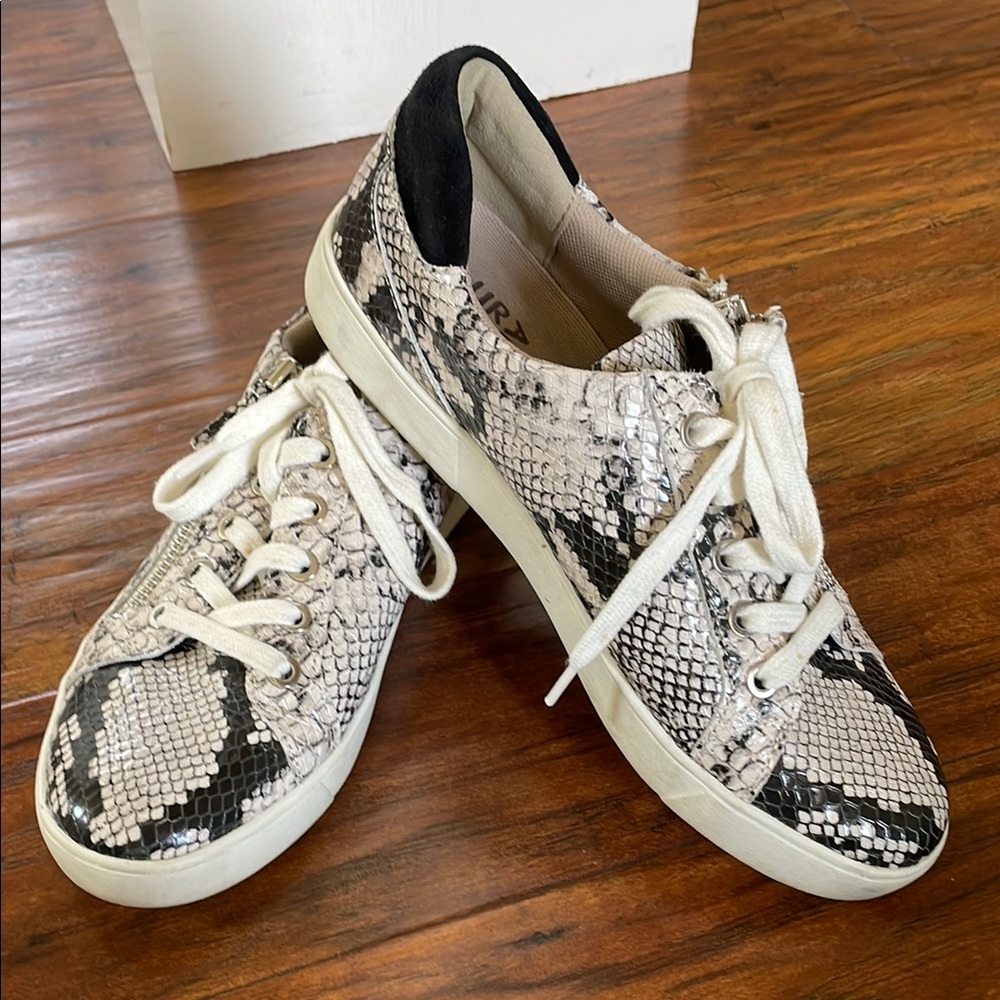 Naturalizer Leather Black and White Snake Pattern Sneakers- 7.5M EUC! - Picture 2 of 9